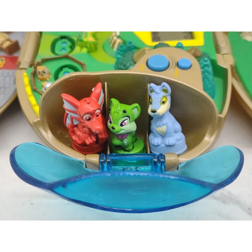 Vintage 2003 Hasbro NeoPets Virtual Electronic Handheld Game +3 Original Figures